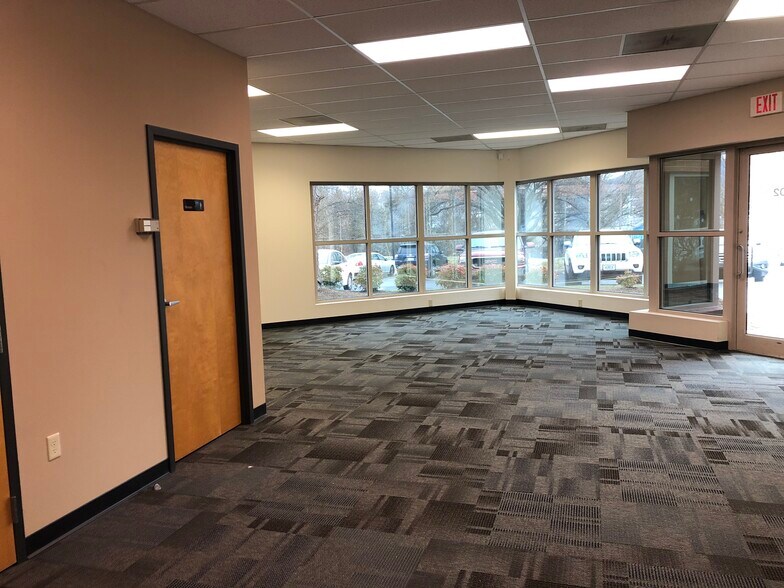 More Photos Of 6701 Peters Creek Rd, Roanoke Unknown For Lease