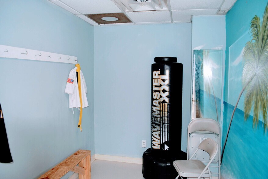 More Photos Of 6003 Main St, Lula Storefront Retail Office For Sale