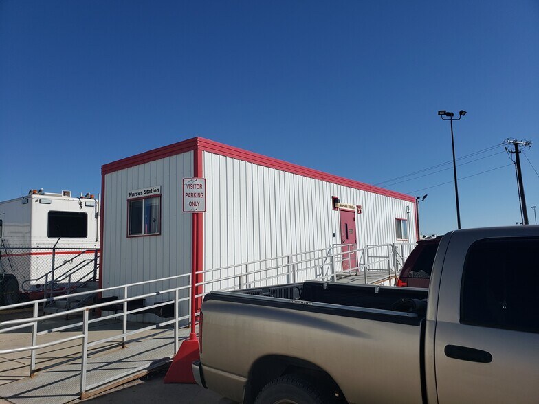 More Photos Of 420 Halliburton Dr, Williston Industrial For Lease