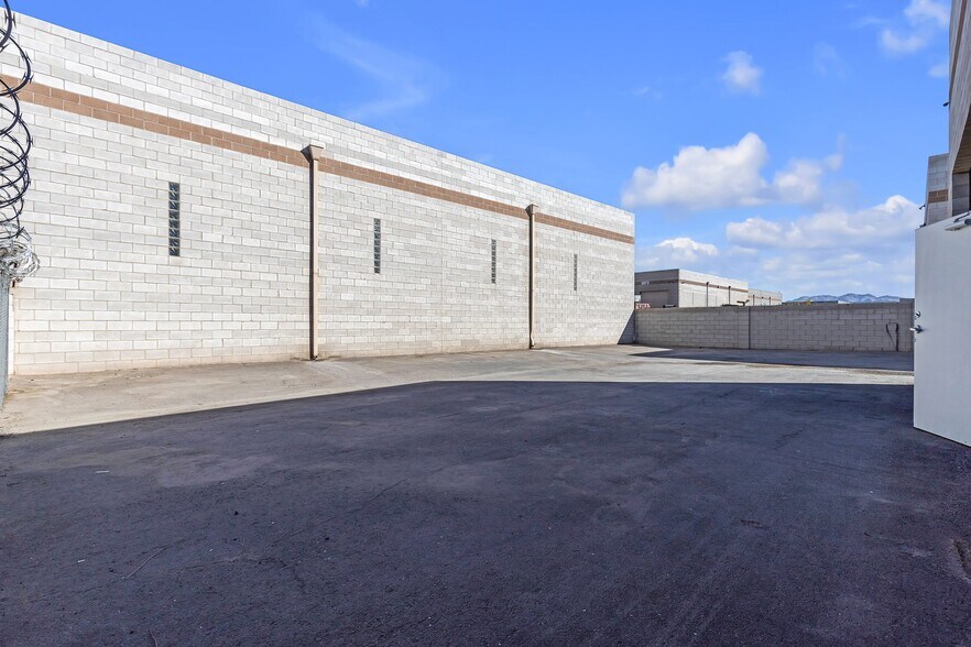 More Photos Of 2956 N Marco St, Las Vegas Manufacturing For Sale