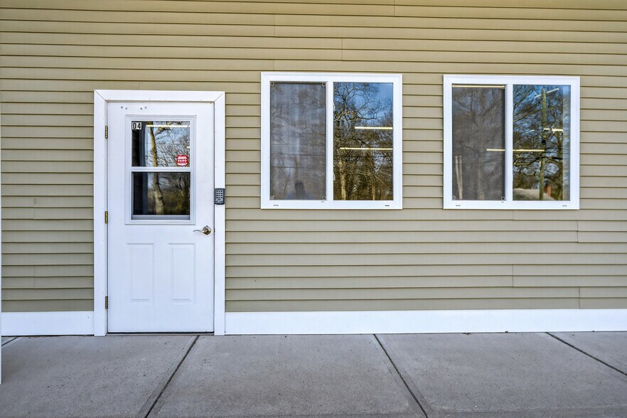 More Photos Of 430 Chapel Hill Rd, Oakdale Freestanding For Lease