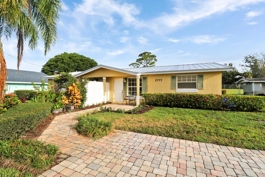 More Photos Of 2767 SE Normand St, Stuart Apartments For Sale