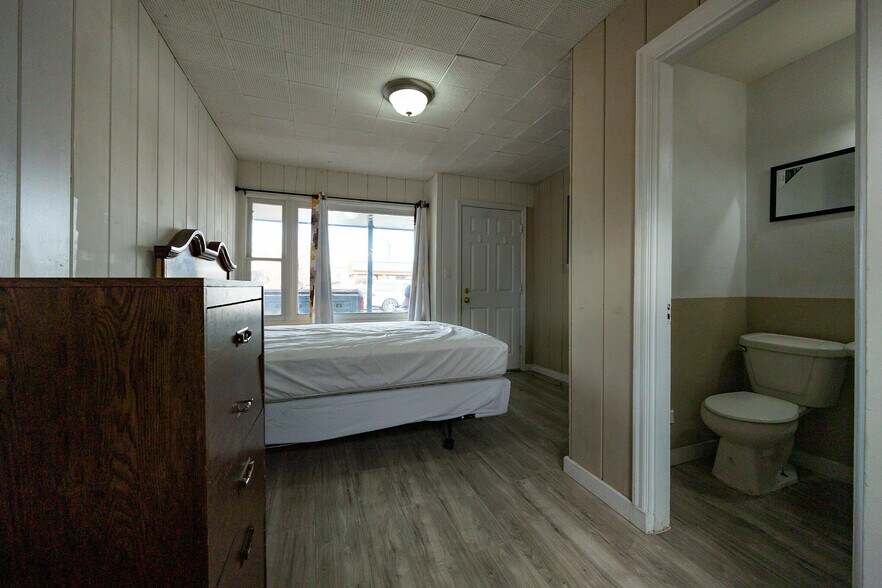 More Photos Of 2116 Adams Ave, La Grande Hotel For Sale