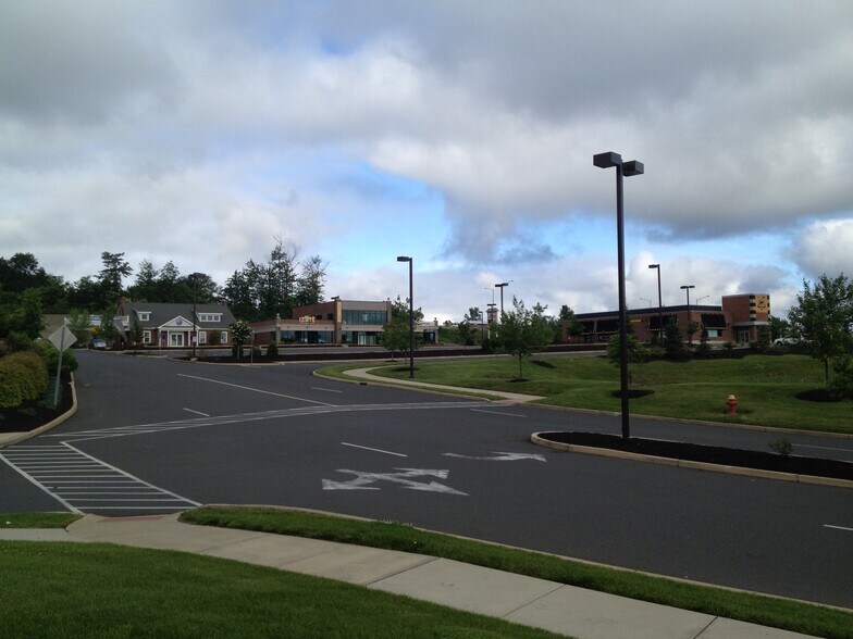 More Photos Of 645 Poquonock Ave, Windsor Unknown For Lease