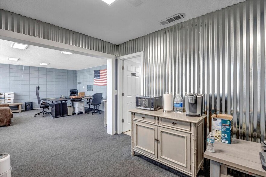 More Photos Of 931 N Liberty St, Jacksonville Warehouse For Sale