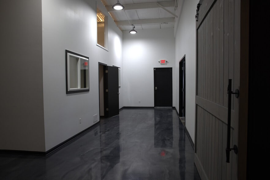 More Photos Of 101 W Shrader St, Liberty Manufacturing For Lease
