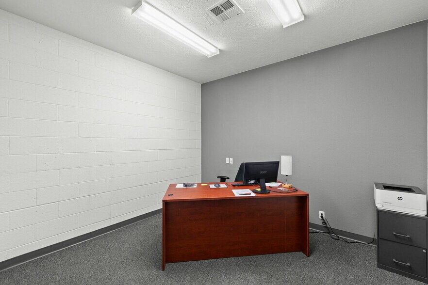 More Photos Of 457 N Old Highway 91, Hurricane Warehouse For Sale