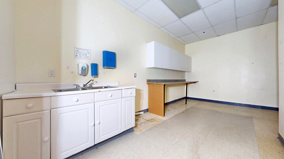 More Photos Of 45 S New York Ave, Galloway Unknown For Lease