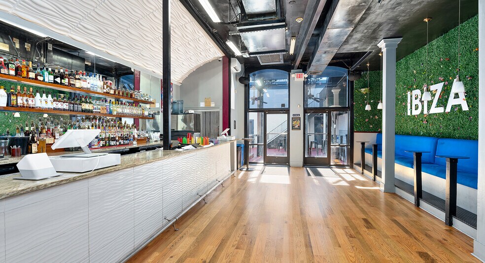 More Photos Of 118 Market St, Wilmington General Retail For Sale