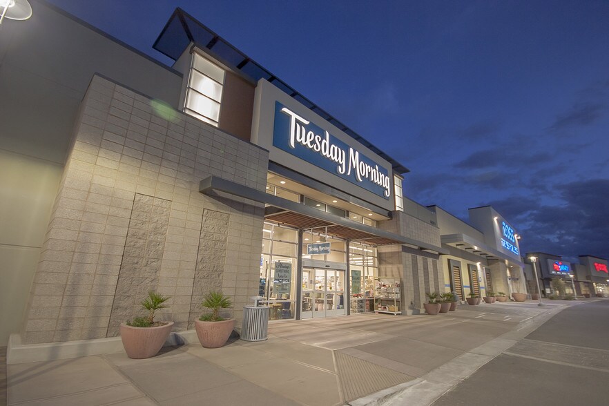 More Photos Of 6450 N Desert Blvd, El Paso Department Store For Lease