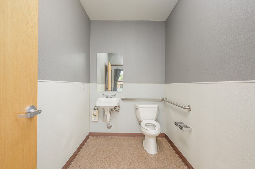 More Photos Of 1491 Palma Rd, Bullhead City Medical For Sale