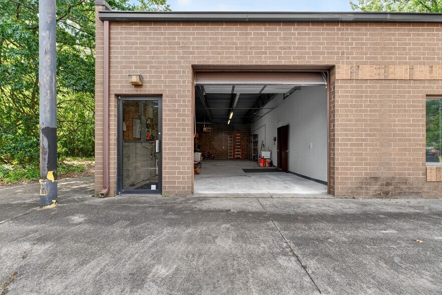 More Photos Of 7027 Spinach Dr, Mentor Warehouse For Sale