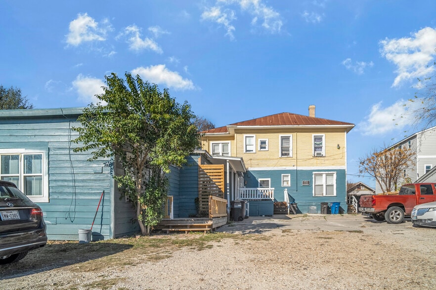 More Photos Of 1110 W Ashby Pl, San Antonio Apartments For Sale