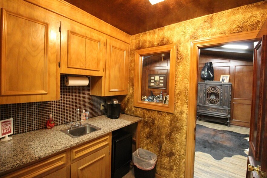 More Photos Of 1221 W University Blvd, Odessa Medical For Sale