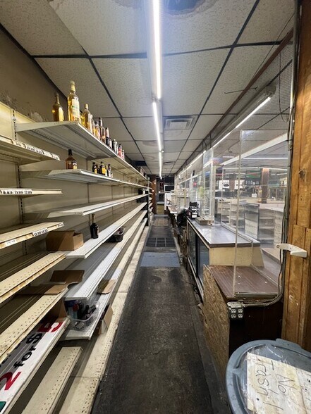 More Photos Of 13900 Meyers Rd, Detroit General Retail For Sale