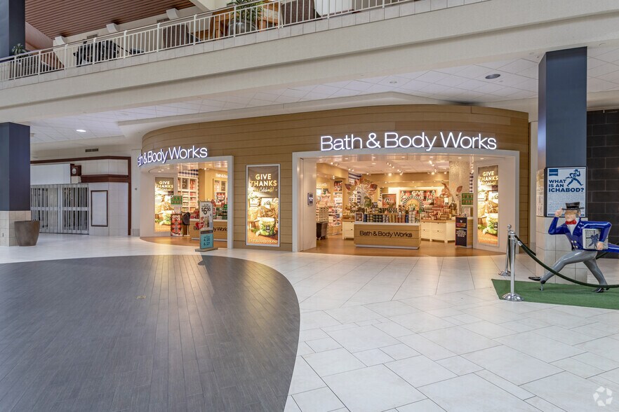 More Photos Of 1801 SW Wanamaker Rd, Topeka Unknown For Lease