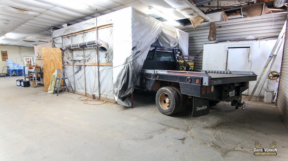 More Photos Of 1331 Cumberland St, Vernon Storefront For Sale