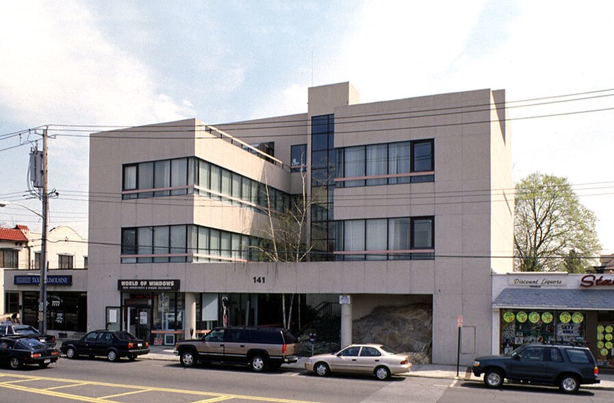 Primary Photo Of 141 Halstead Ave, Mamaroneck Office For Lease