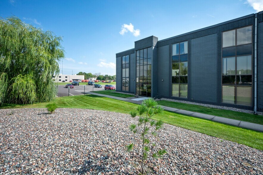 More Photos Of 2817 S Anthony Ln, Saint Anthony Office For Lease