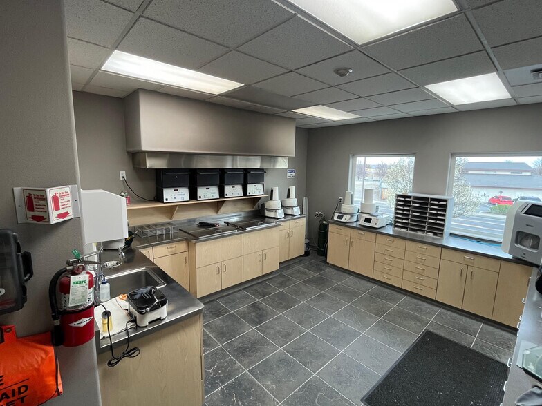 More Photos Of 1123 N Grant Pl, Kennewick Office For Sale