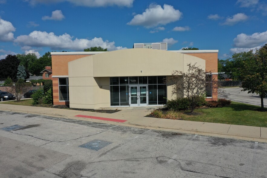 Primary Photo Of 5200 W Dempster St, Skokie Bank For Lease