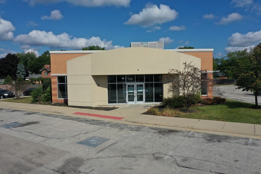 More Photos Of 5200 W Dempster St, Skokie Bank For Lease