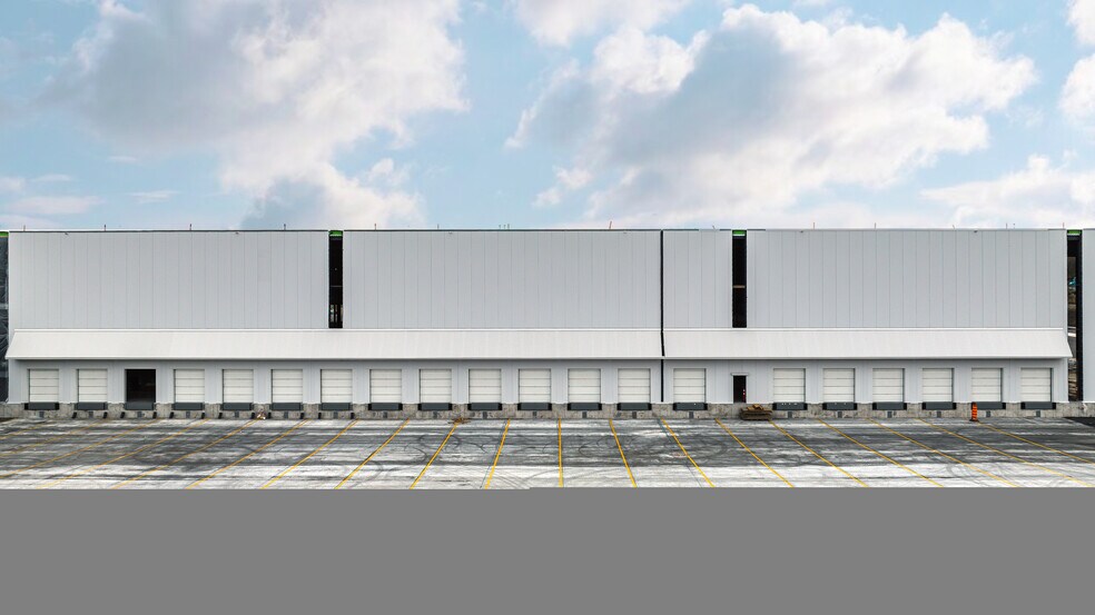 More Photos Of 3501 Rue De La Synergie, Vaudreuil-dorion Distribution For Lease