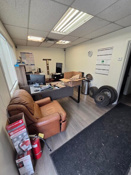 More Photos Of 5190 Clarkson St, Denver Service For Sale