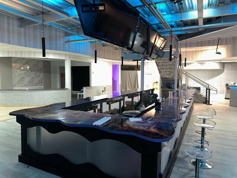 More Photos Of 6401-6445 Raleigh St, Orlando Freestanding For Lease
