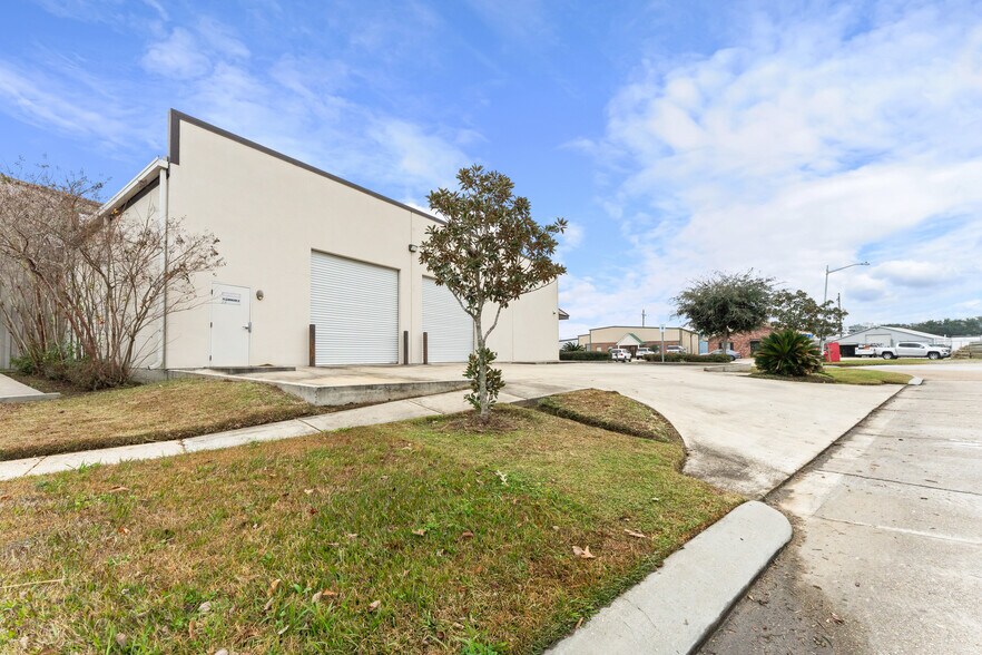 More Photos Of 6768 Complex Dr, Baton Rouge Industrial For Lease