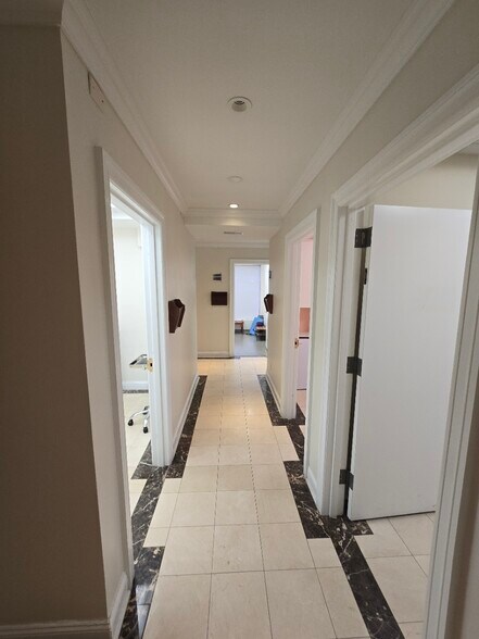 More Photos Of 1062 Northern Blvd, Roslyn Office For Lease