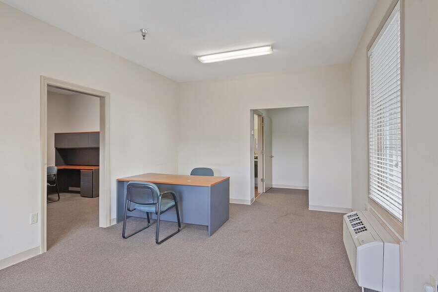More Photos Of 6478 Putnam Ford Dr, Woodstock Office For Lease