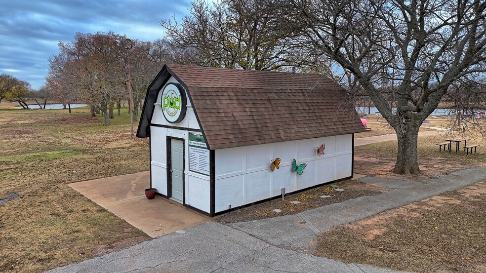 More Photos Of 400 W Martin Luther King Blvd, Duncan Sports And Entertainment For Sale