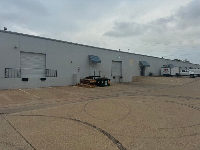 More Photos Of 10709 Tube Dr, Fort Worth Distribution For Lease