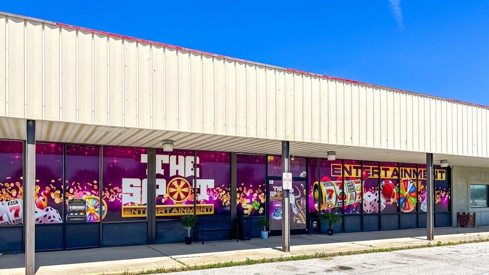 More Photos Of 520-560 Plaza Dr, Fostoria Unknown For Lease