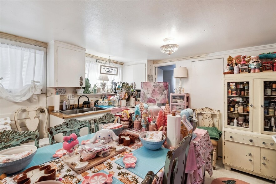 More Photos Of 4615 S Santa Fe Dr, Englewood Service For Sale