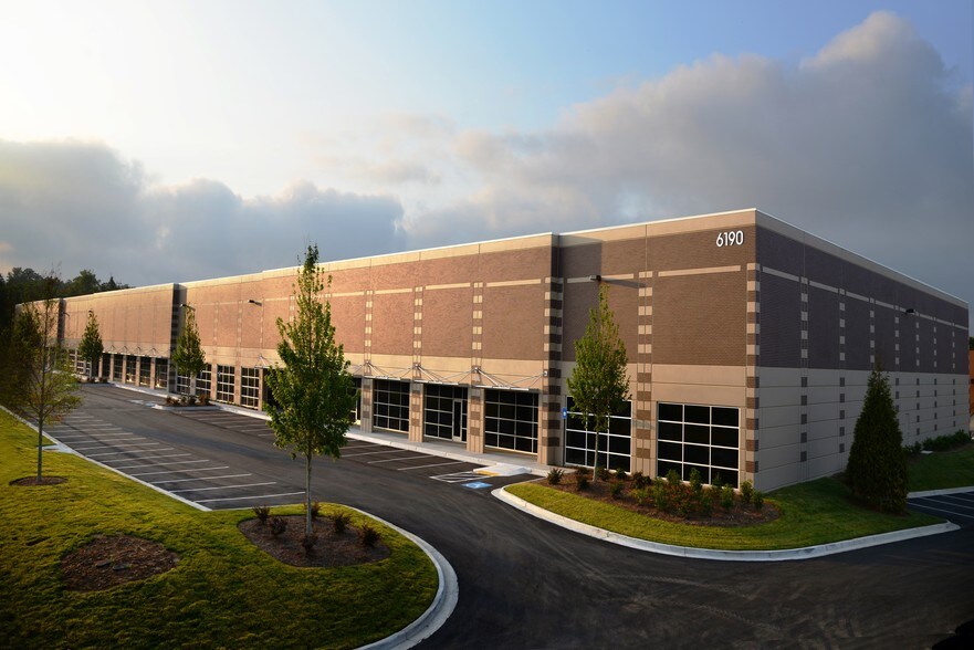 More Photos Of 6190 Shiloh Crossing, Alpharetta Distribution For Lease