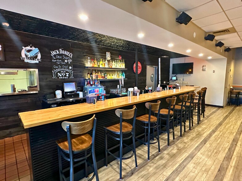 More Photos Of 371 Richmond St, Providence Restaurant For Lease