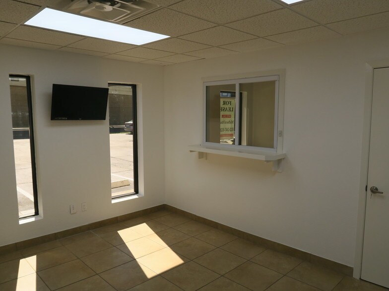 More Photos Of 5610-5613 Southwest Fwy, Houston Flex For Lease