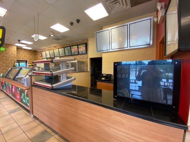 More Photos Of 6757 W Port Arthur Rd, Port Arthur Freestanding For Lease