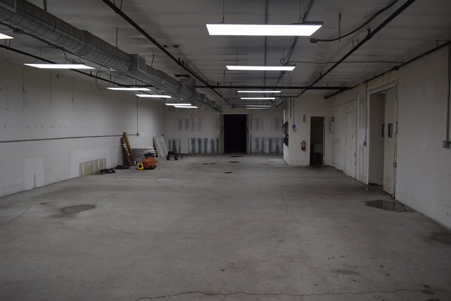 More Photos Of 7737-7741 Burnet Ave, Van Nuys Warehouse For Sale