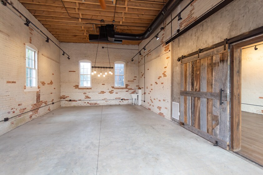 More Photos Of 301 Main St, Windsor Restaurant For Lease