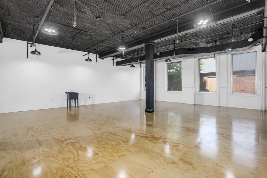 More Photos Of 174 S Clark St, Detroit Light Distribution For Lease