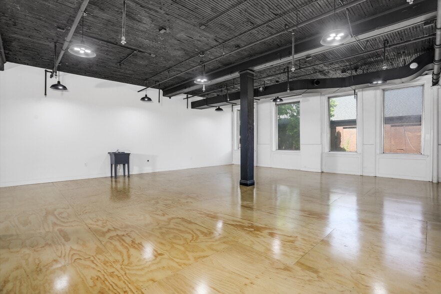 More Photos Of 174 S Clark St, Detroit Light Distribution For Lease