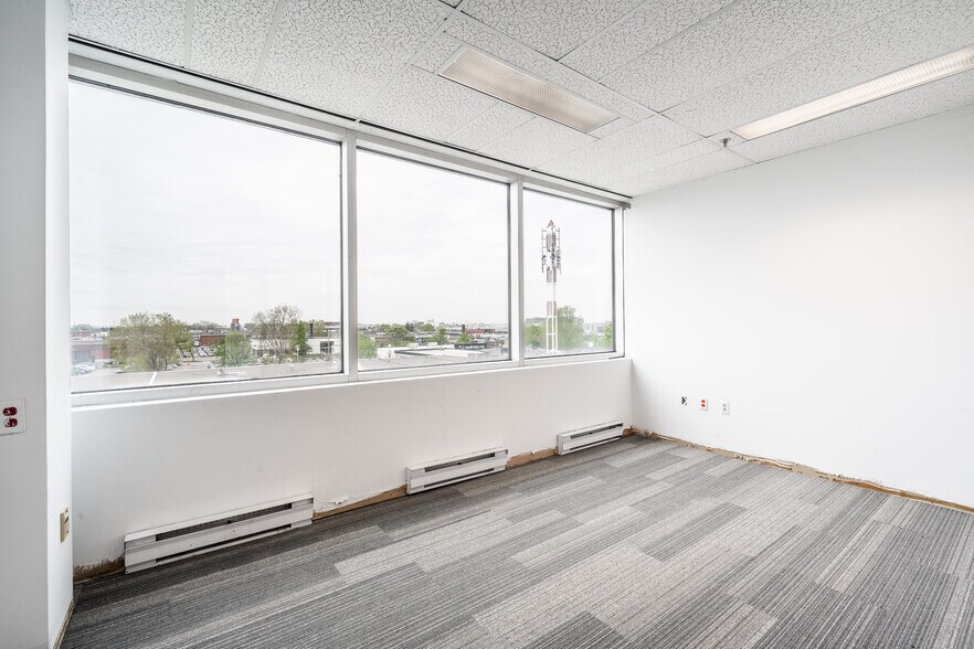 More Photos Of 8000 Boul Décarie, Montréal Office For Lease