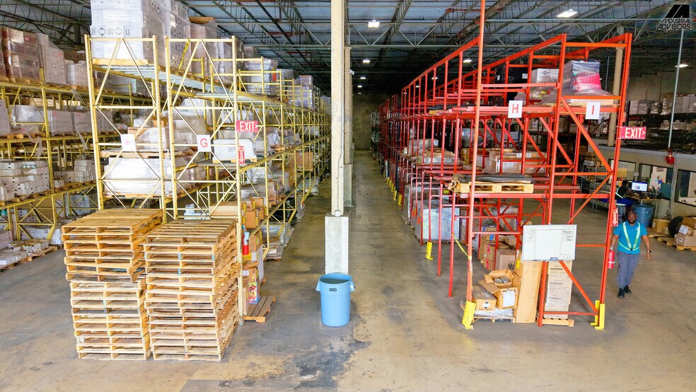 More Photos Of 1361-1363 NW 155th Dr, Miami Warehouse For Lease
