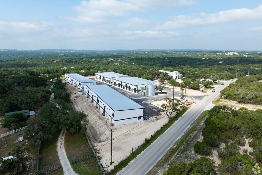 More Photos Of 15431 Fitzhugh Rd, Dripping Springs Showroom For Lease