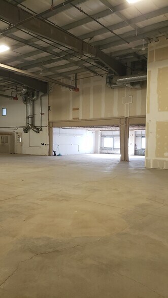 More Photos Of 8800 Venture Av SE, Calgary Warehouse For Sale