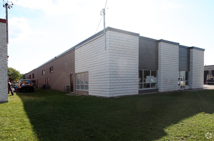 Primary Photo Of 151 Norfinch Dr, Toronto Warehouse For Lease