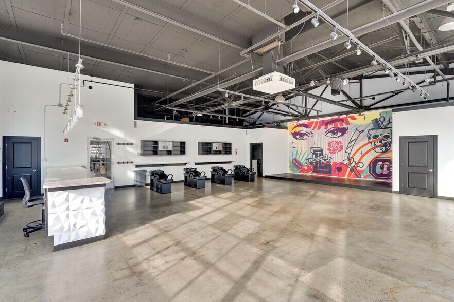 Primary Photo Of 1817 Broad St, Chattanooga General Retail For Lease